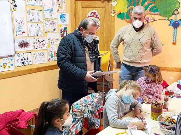El proyecto Arco Iris en la parroquia San Juan Bautista en la barriada Fraternidad recibió la visita del alcalde de Puertollano El proyecto Arco Iris en la parroquia San Juan Bautista en la barriada Fraternidad recibió la visita del alcalde de Puertollano