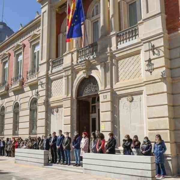 Caballero participó en la concentración silenciosa en Argamasilla de Calatrava en solidaridad con Ucrania