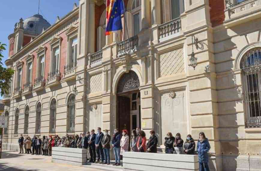 Caballero participó en la concentración silenciosa en Argamasilla de Calatrava en solidaridad con Ucrania