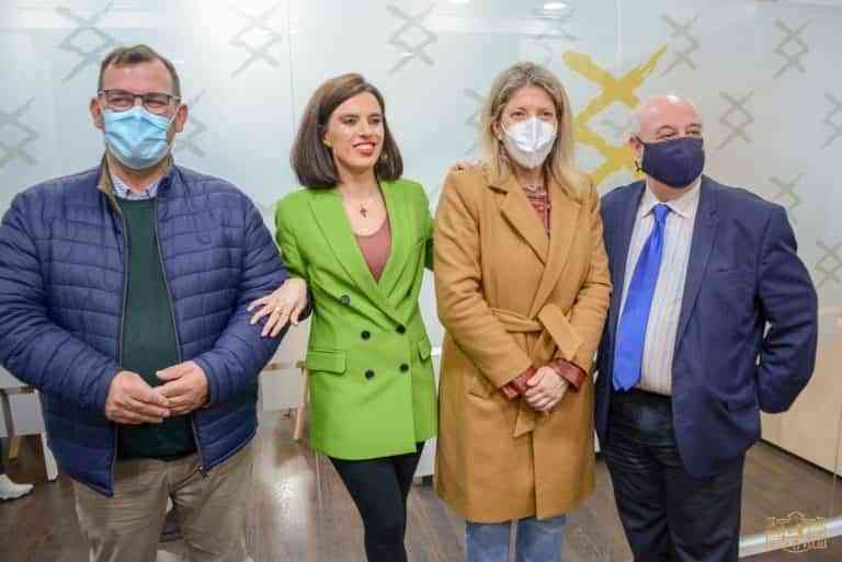 Un nuevo bufete de abogados ha abierto en Tomelloso y la alcaldesa local ha participado en la apertura Un nuevo bufete de abogados ha abierto en Tomelloso y la alcaldesa local ha participado en la apertura