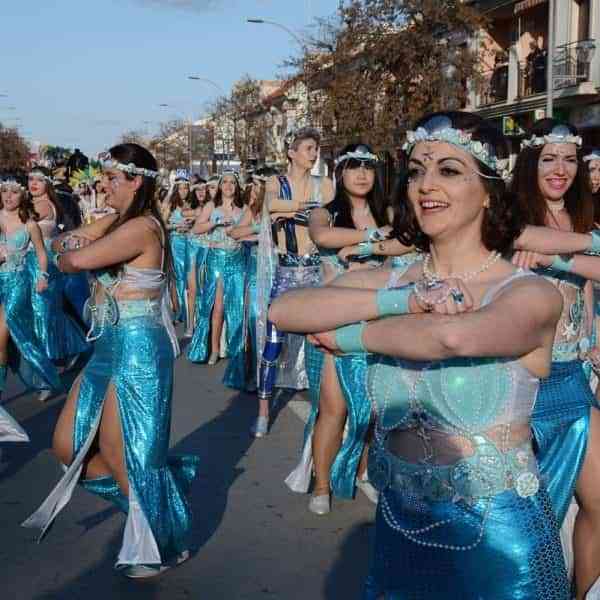 Las peñas locales han cautivado al público tomellosero en el lunes de Carnaval