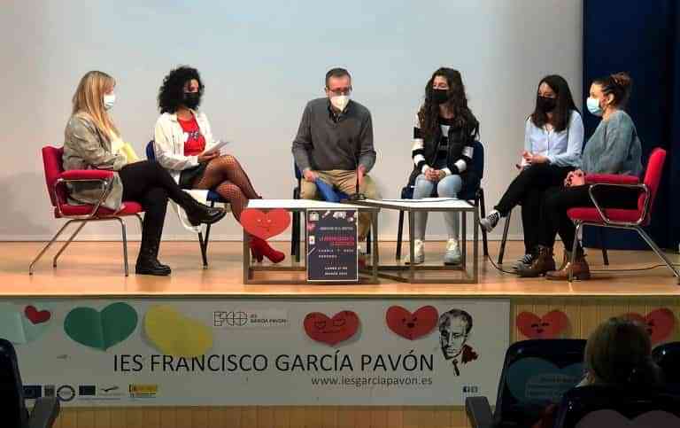 La Gerencia de Tomelloso y el Instituto Francisco García Pavón ponen en marcha el proyecto ‘Inmersión en el Hospital’ La Gerencia de Tomelloso y el Instituto Francisco García Pavón ponen en marcha el proyecto ‘Inmersión en el Hospital’