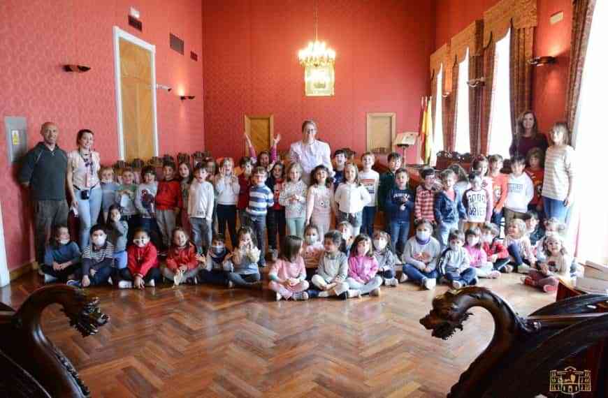 Más calles dedicadas a  mujeres en Tomelloso piden los escolares del Colegio Félix Grande en visita al ayuntamiento