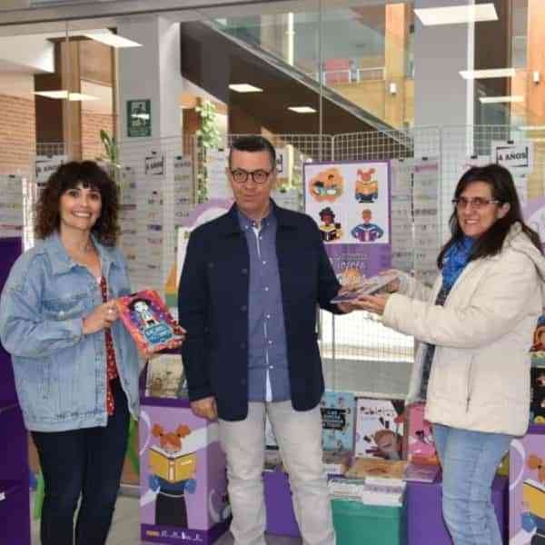 Entregado el proyecto coeducativo “La Igualdad en mi Escuela” por parte del Centro de la Mujer de Miguelturra en el Día del Libro 2022