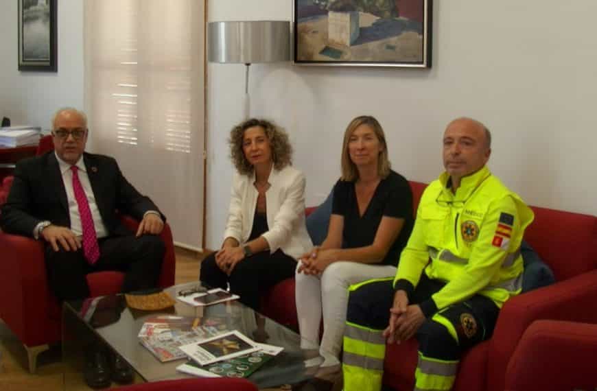 Por el Día Internacional de la Medicina de Urgencias y Emergencias, 27de mayo, iluminaron la fachada del ayuntamiento de Manzanares