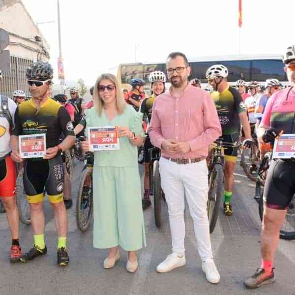 La salida de la etapa Tomelloso-Villafranca de los Caballeros de la Vuelta MTB Don Quijote se celebró ayer domingo 15 de mayo