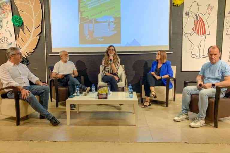 El Stikbomball un deporte alternativo nacido en Tomelloso que entre otras ventajas promueve la igualdad de género