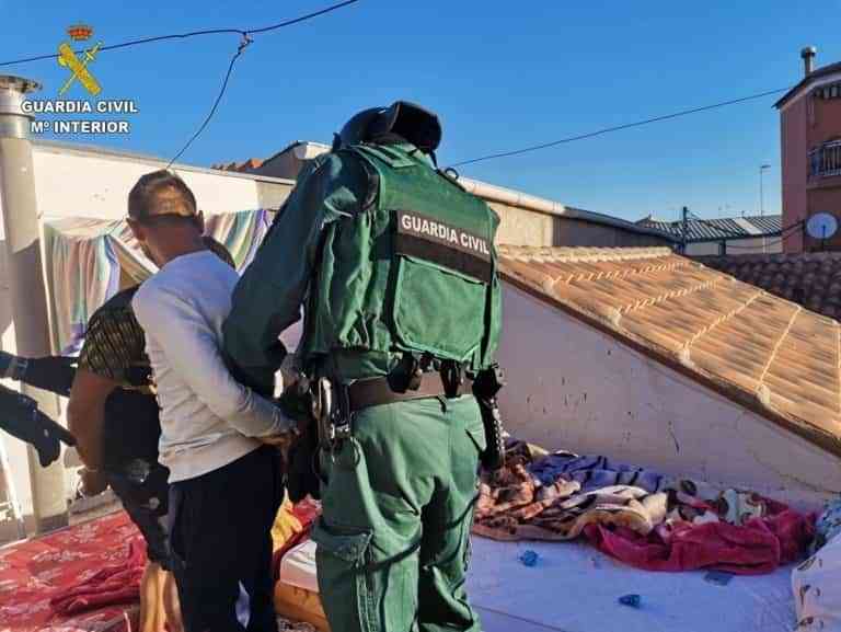Detenido un grupo criminal de robo en empresas y naves con el método del butrón en provincias como Cáceres Detenido un grupo criminal de robo en empresas y naves con el método del butrón en provincias como Cáceres