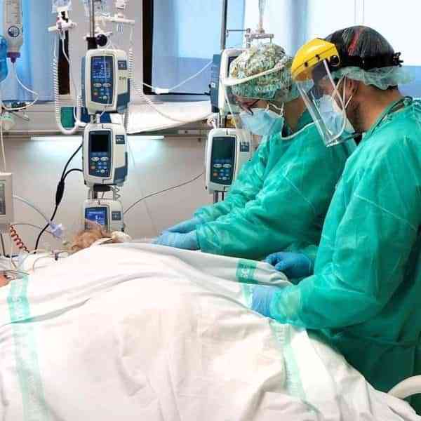 Los ingresos UCI y los fallecidos se duplican en Castilla-La Mancha respecto a la semana anterior