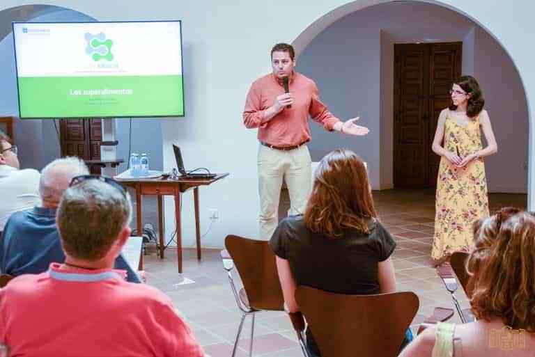 Una  charla sobre los llamados superalimentos celebró el proyecto “Ciudad Ciencia” en Tomelloso