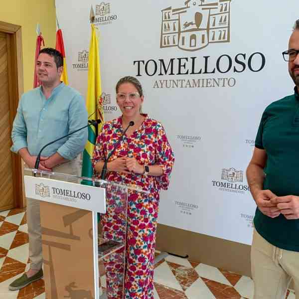 Gran Desfile de Moros y Cristianos y acto institucional en Tomelloso por el hermanamiento de la ciudad con Ibi el 27 de agosto
