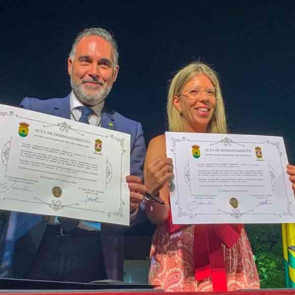 Tomelloso e Ibi sellan sus lazos de unión con un emotivo acto institucional de hermanamiento