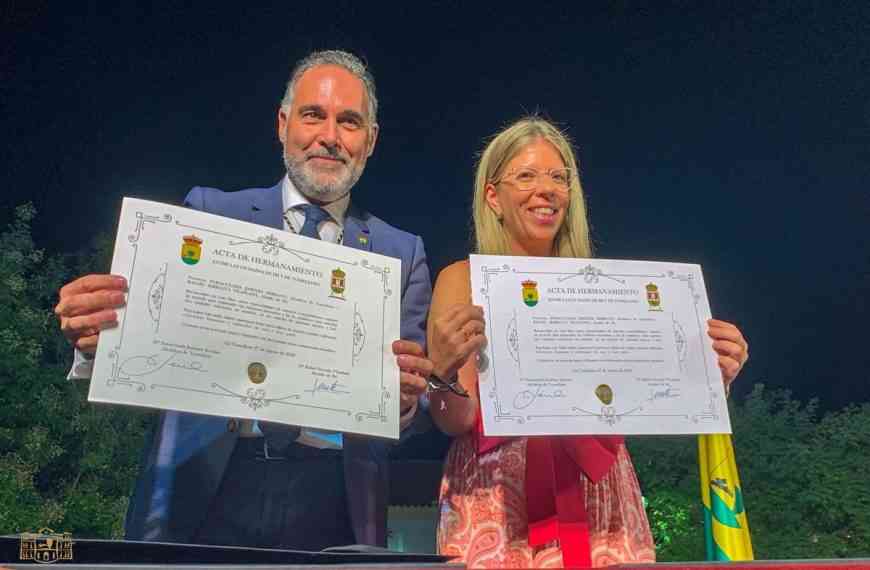 Tomelloso e Ibi sellan sus lazos de unión con un emotivo acto institucional de hermanamiento