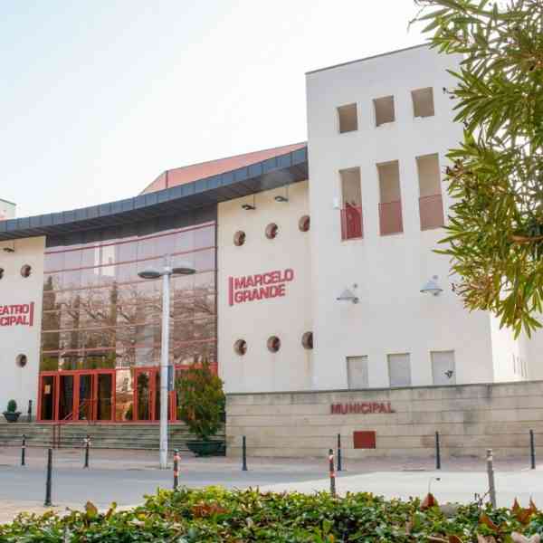 Gran entusiasmo de vecinos y vecinas de Tomelloso por disfrutar las LXXI Fiesta de las Letras ¡agotadas las entradas!