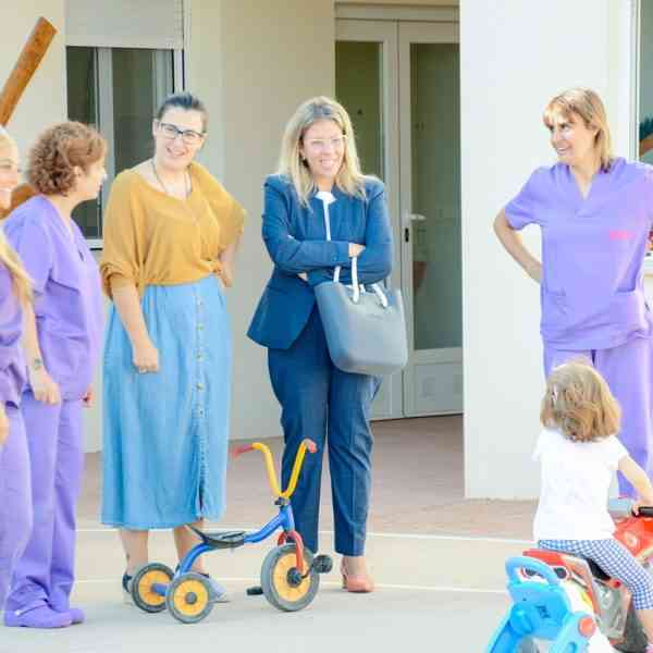 La Escuela Infantil Lorencete que atenderá este curso a 75 años de entre cero a tres años de edad ha recibido la visita de la alcaldesa de Tomelloso