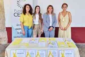 Una mesa informativa de la campaña “Llamadas de ayuda” para prevención de suicidio instaló la Fundación CERES en la Plaza de España de Tomelloso