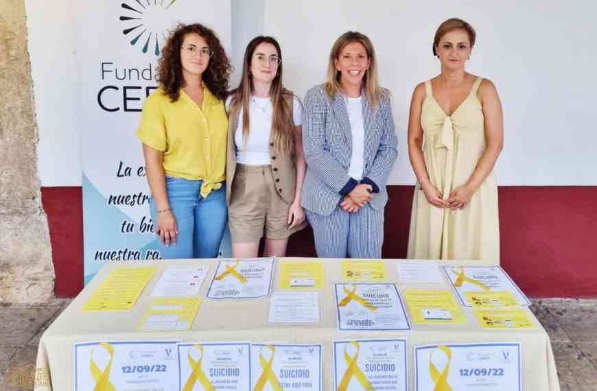 Una mesa informativa de la campaña “Llamadas de ayuda” para prevención de suicidio instaló la Fundación CERES en la Plaza de España de Tomelloso