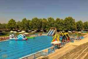 Más de 1.000 personas disfrutaron ayer la Fiesta Deportiva Acuática en la Piscina de Verano de Tomelloso y que cerró la programación especial “DeporFeriaT”
