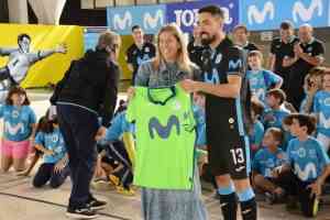 El equipo de fútbol sala Movistar Inter ha reunido hoy a 400 niños del cuarto curso de colegios de Tomelloso en una actividad deportiva