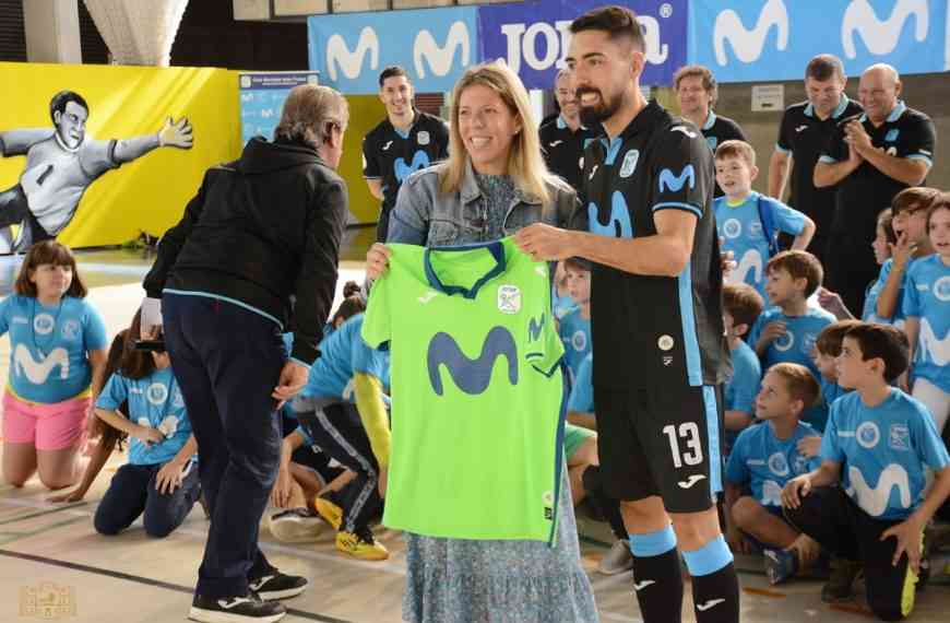 El equipo de fútbol sala Movistar Inter ha reunido hoy a 400 niños del cuarto curso de colegios de Tomelloso en una actividad deportiva