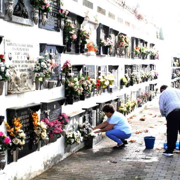 Festividad de Todos los Santos en Puertollano: ampliado horario del cementerio, habilitados más aparcamientos y reforzado el servicio de autobuses