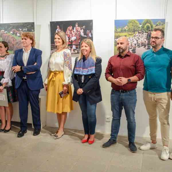 Exposición de artesanía y fotografía “El pueblo rumano tradicional” en la Posada de los Portales de Tomelloso hasta el 30 de octubre