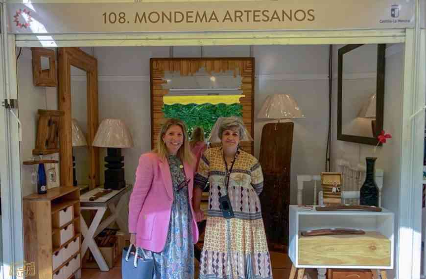 La empresa tomellosera Mondema Artesanos participa en la XLI Feria de Artesanía de Castilla-La Mancha en Toledo que ha visitado la alcaldesa de Tomelloso