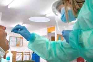 Castilla-La Mancha registró 405 casos por infección de COVID del 31 de octubre al 6 de noviembre en personas mayores de 60 años