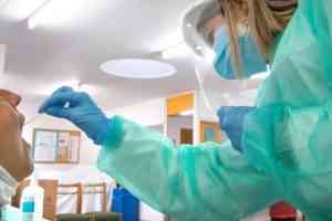 Castilla-La Mancha registró 417 casos por infección de COVID del 7 al 13 de noviembre en personas mayores de 60 años