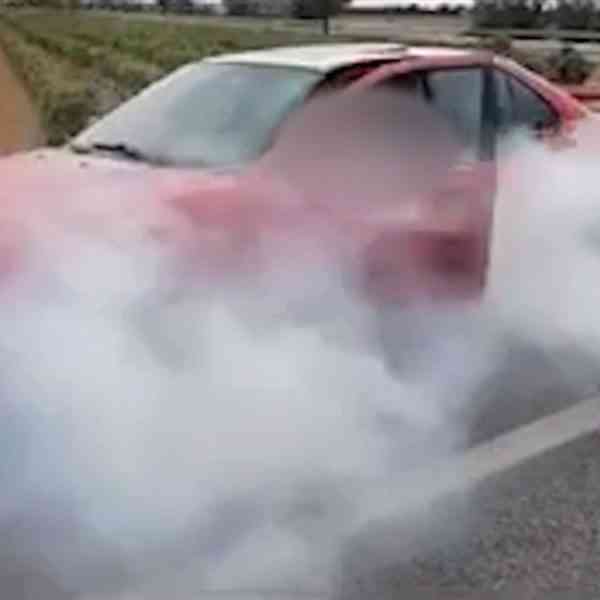 Denunciado por conducir de forma temeraria realizando derrapes a gran velocidad en una glorieta en Tomelloso