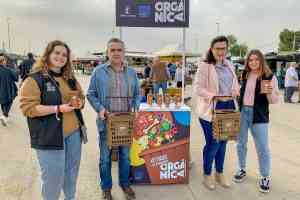 Campaña de información y sensibilización sobre el uso doméstico del contenedor marrón en estand del mercadillo de Tomelloso