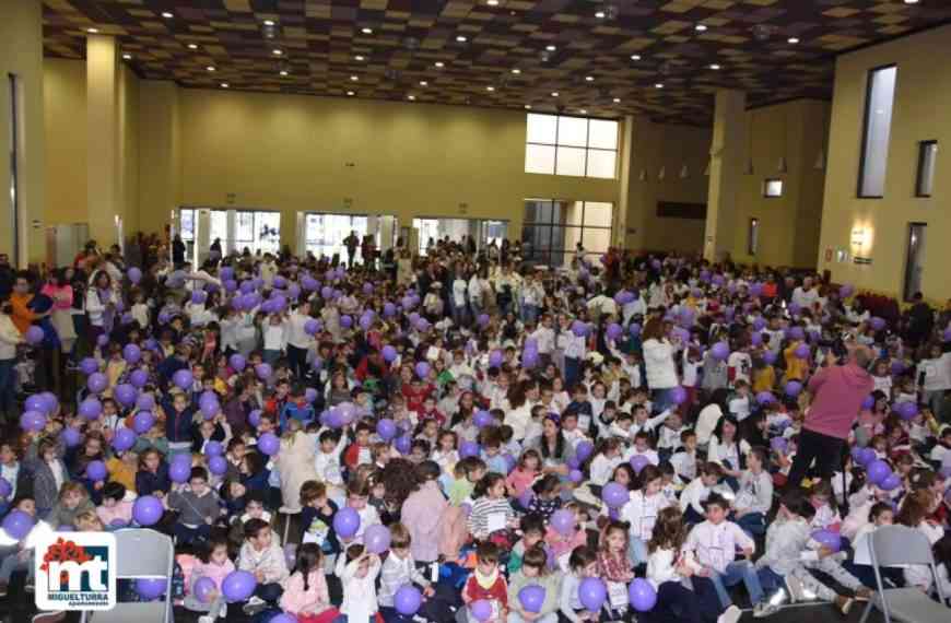 970 niños y niñas participaron en marcha escolar contra la violencia hacia las mujeres para conmemorar el 25N en Miguelturra