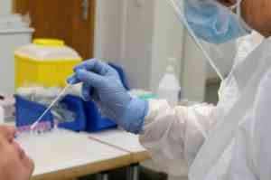 Castilla-La Mancha registró 412 casos por infección de COVID del 5 al 11 de diciembre en personas mayores de 60 años