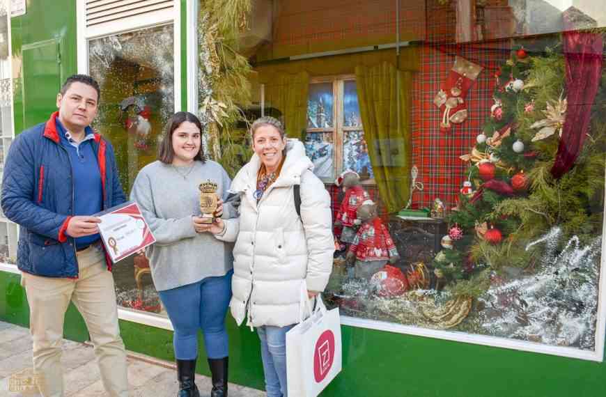 Entregados los premios del IX Concurso de Escaparatismo de la campaña de Navidad 2022 en Tomelloso