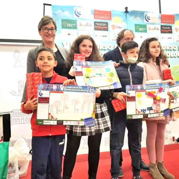 Ganadores del  VI concurso de dibujo ecológico  del periódico digital La Voz de Puertollano y  con el patrocinio de la Diputación