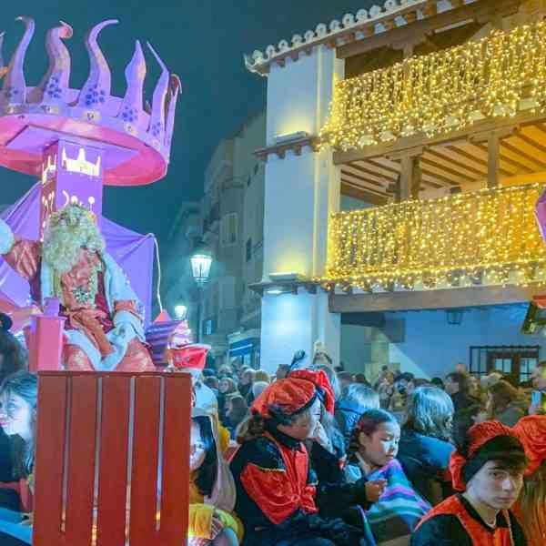 Pese al frío y la niebla la Cabalgata de Reyes Magos 2023 en Tomelloso ha sido una ocasión de ilusión que todos disfrutaron