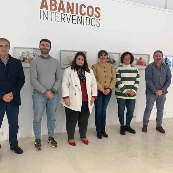 Explora la Colección Abanicos Intervenidos de la Fundación Antonio Pérez en el Hall del Auditorio de Tarancón hasta el 8 de Febrero