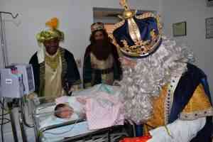 Sus majestades los Reyes Magos visitaron la planta de pediatría del Hospital Santa Bárbara de Puertollano