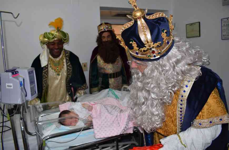 Sus majestades los Reyes Magos visitaron la planta de pediatría del Hospital Santa Bárbara de Puertollano