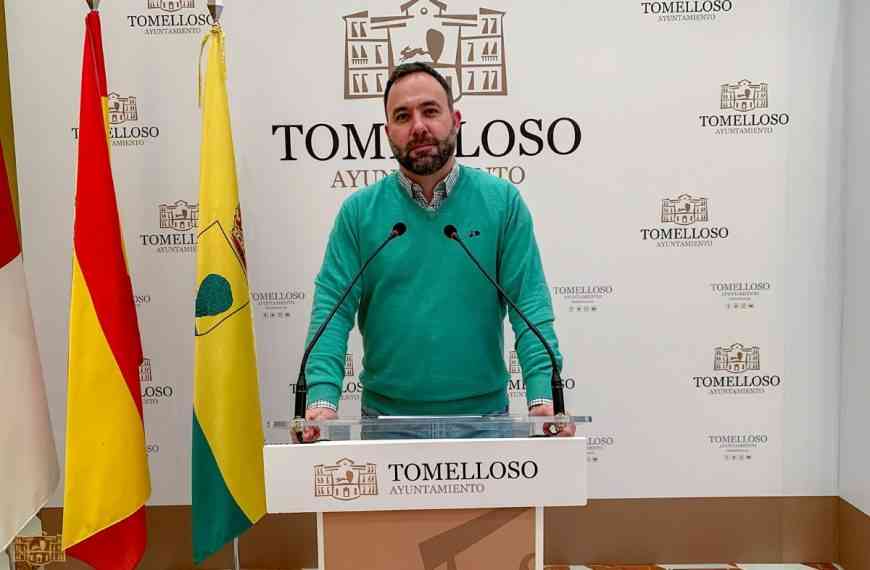 Solicitud de cese de la edición y reparto de la Revista Municipal de Tomelloso por parte del portavoz del PP debido a su carácter promocional de la alcaldesa.