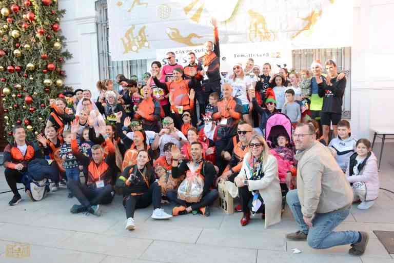 La II San Silvestre tomellosera ha despedido el año con casi 600 participantes que llevaron el deporte y la alegría a las calles de la localidad