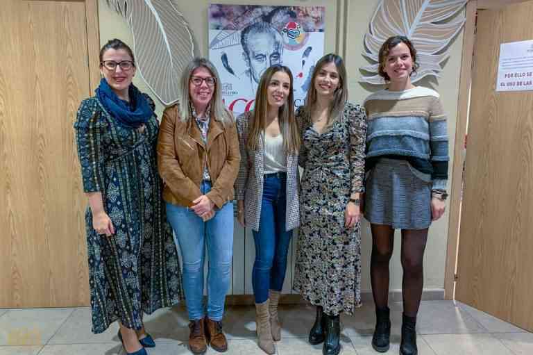 «Recetas para profesores: una guía para la enseñanza del inglés de María Monedero y Sandra Muñoz presentada en Tomelloso»