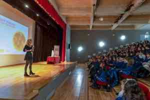 «443 Alumnos de Tomelloso disfrutan de la obra de teatro científico ‘¡Qué trabajo tan curioso!’”