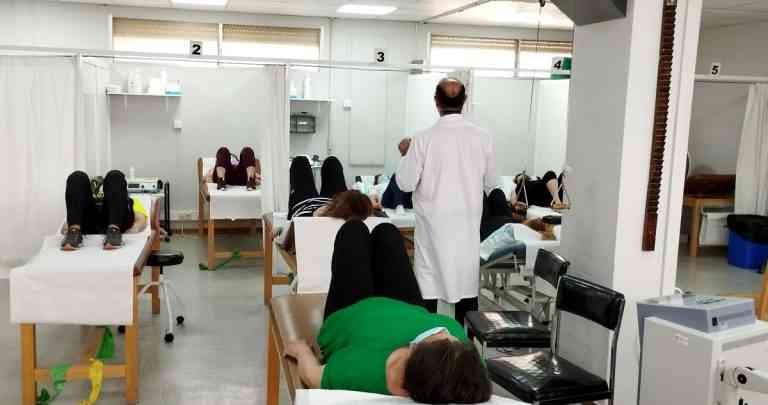 El Centro de Salud Tomelloso I ofrece a sus pacientes talleres para cuidar y aliviar los dolores de espalda
