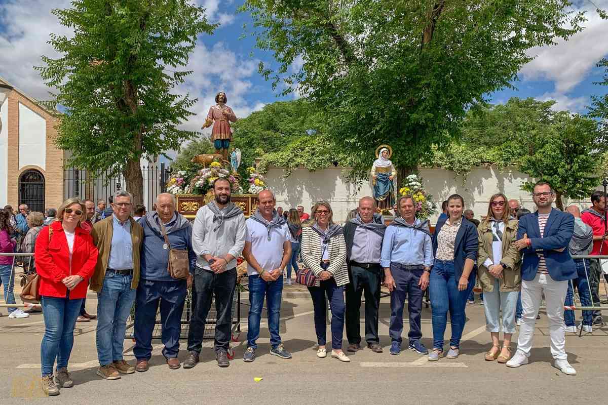 Fiesta de San Isidro en Tomelloso: Una bulliciosa y pintoresca procesión y ofenda floral en honor al patrono de los agricultores.