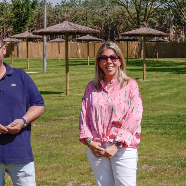 Inversión de 300.000 € para instalar césped nuevo en la piscina de verano de la Ciudad Deportiva de Tomelloso