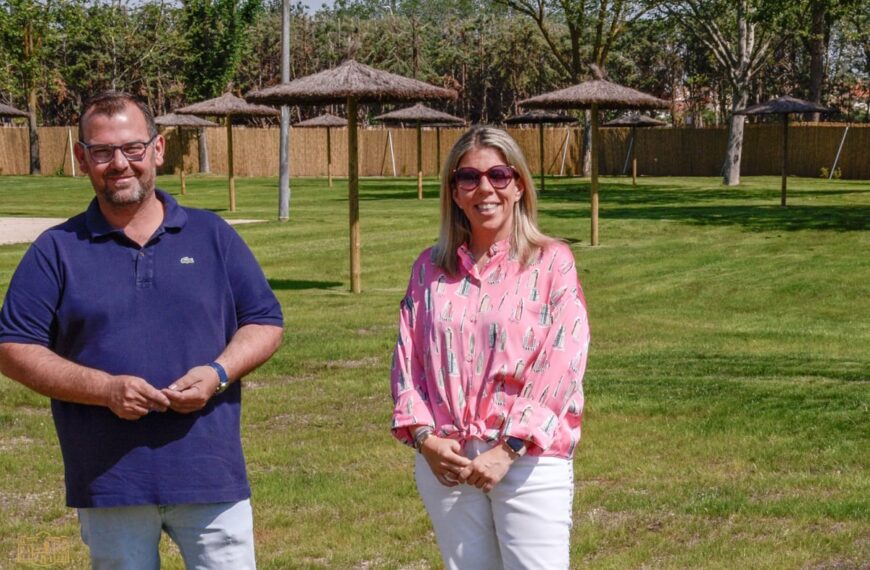 Inversión de 300.000 € para instalar césped nuevo en la piscina de verano de la Ciudad Deportiva de Tomelloso