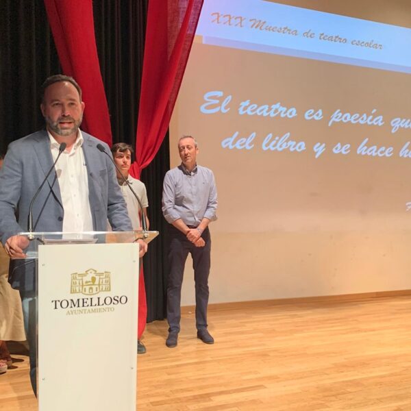 El alcalde Javier Navarro asiste a la clausura del curso escolar 2022/2023 en Tomelloso