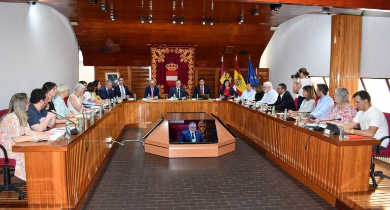 A partir del 1 de julio, los grupos municipales de PP, PSOE y Vox de Tomelloso contarán con un auxiliar cada uno para su incorporación.
