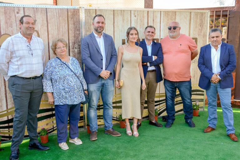 El alcalde asistió a la celebración del 60º Aniversario de Bodegas San José en Tomelloso, entregando reconocimientos.